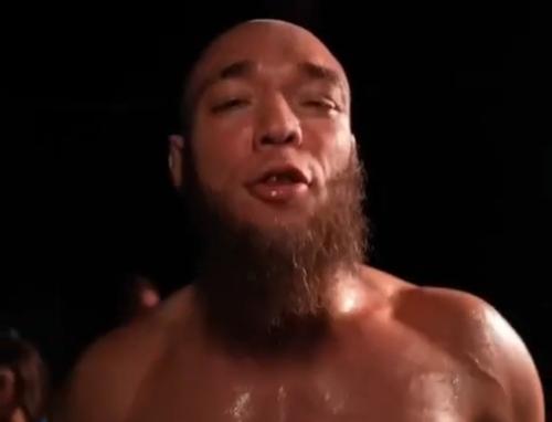 Бразильский боец смешанных единоборств Вальтер Уокер одержал победу на ринге над британским противником под русскую песню «Матушка-Земля» и воскликнул: «Слава России!»