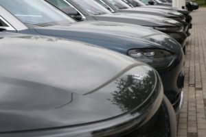 Импорт автомобилей в РФ за 9 месяцев сократился в три раза