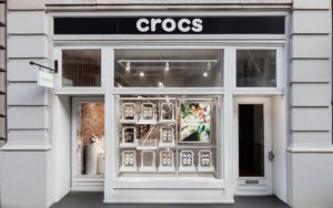 Квартальная чистая прибыль Crocs снизилась на 27%