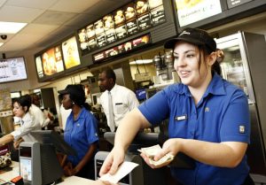 Макдоналдс оформила в РФ права на свой логотип со слоганом на английском языке