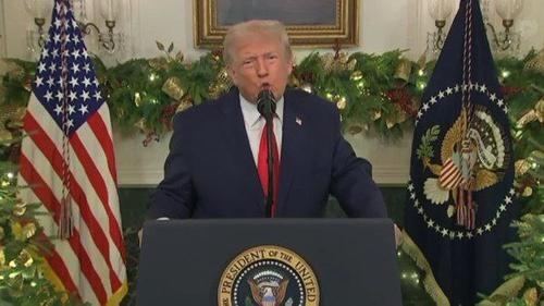 Глава Белого дома: Каждому из вас: счастливого Рождества и Нового года, пусть Бог благословит всех вас