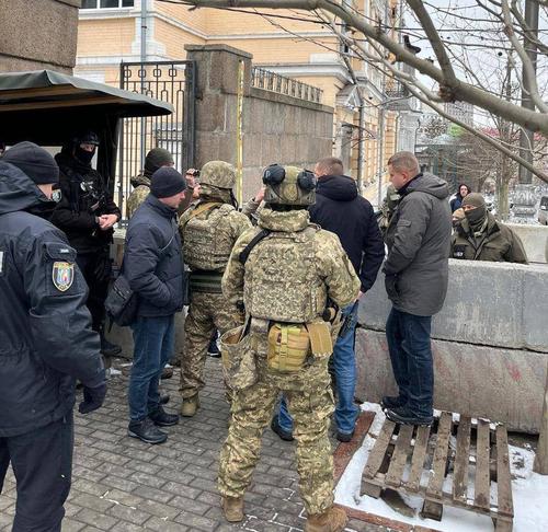 Майамский сговор под аккомпанемент обысков: как США «напоминают» Зеленскому о субординации