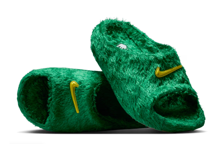 Nike создал две модели необычных шлепок (ФОТО)