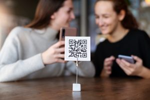 В России планируют запустить офлайн-оплату товаров по клиентскому QR-коду в 2026 году