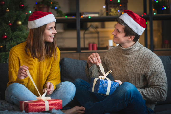 Россияне назвали самые желанные подарки на Новый год – исследование