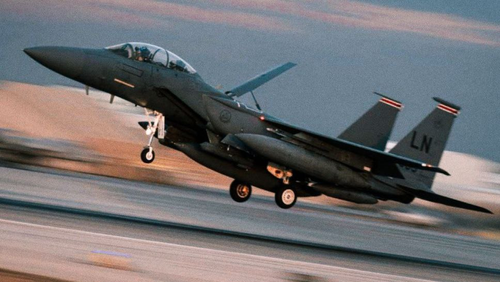 Накал нарастает: США перебрасывают истребители и авианосец к границам Ирана