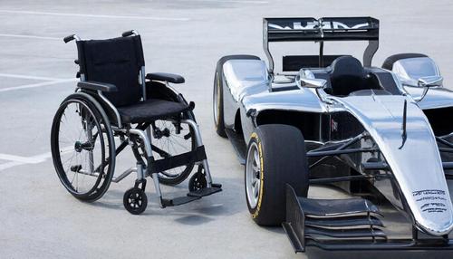 Новый этап реабилитации: Михаэль Шумахер передвигается на коляске