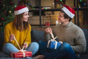 Какие подарки получат россияне на Новый год – исследование