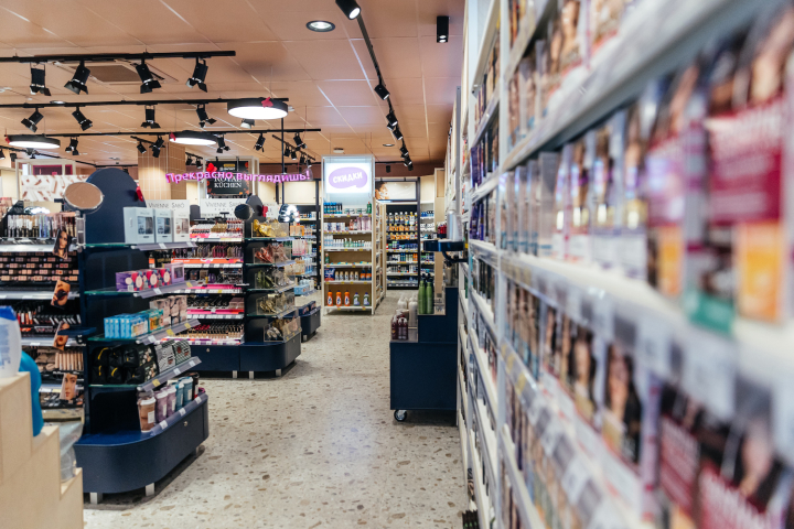 Главное за неделю: «М.Косметик» открыла первый даркстор, аптечная сеть «Апрель» выходит в ЛНР, названы лучшие работодатели страны