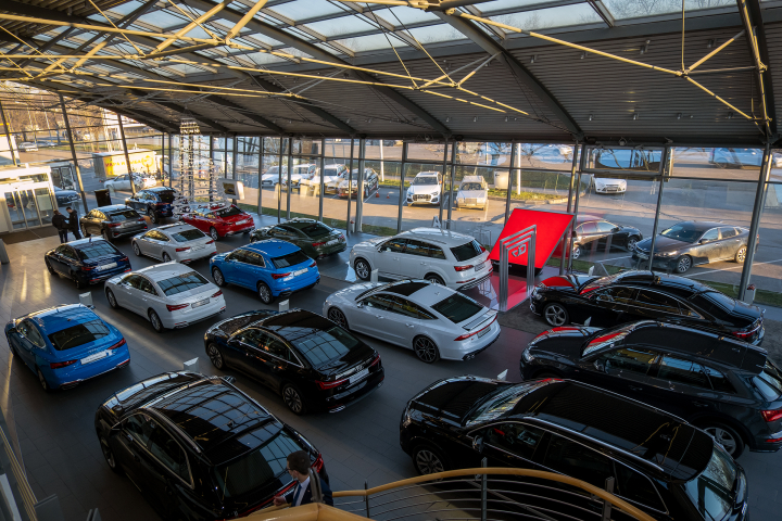 Количество дилерских контрактов в России за год увеличилось на 6%