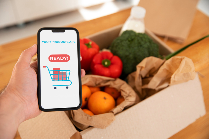 Россияне стали чаще оформлять подписку на доставку еды и продуктов
