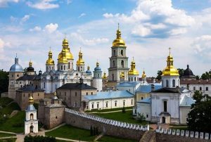 Монахов УПЦ выселяют из Киевско-Печерской Лавры