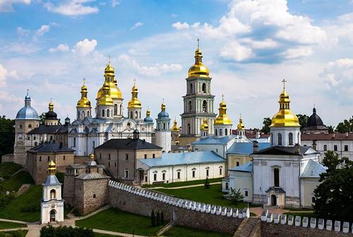 Монахов УПЦ выселяют из Киевско-Печерской Лавры
