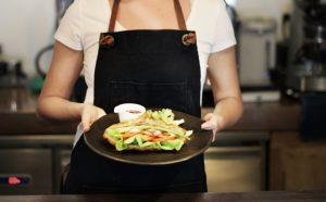 Спрос на персонал с частичной занятостью в общепите вырос на 37%