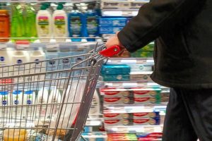 ФАС проверит условия договоров на поставку продовольствия в розницу