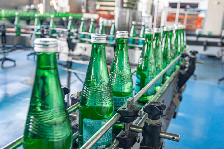 Завод «Новотерский» выпустил миллиардную бутылку воды