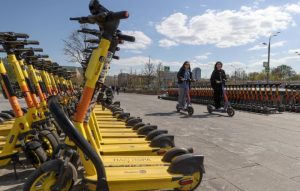 В РФ хотят ввести верификацию через «Госуслуги» для аренды электросамоката