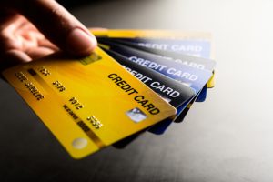 Госдума установила лимит в 20 банковских карт для граждан
