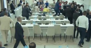 В Ереване политические дебаты плавно перетекли в драку с бутылками. Не обошлось без фингалов под глазами